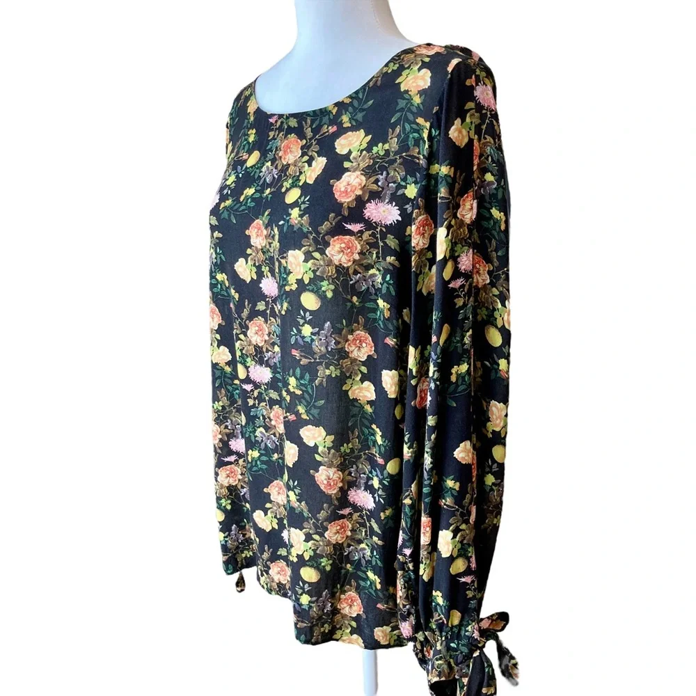 Banana Republic Women’s long sleeve black floral top, Sz M